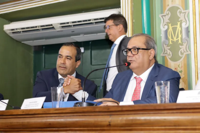 Bruno-Reis-e-Muniz-abrem-ano-leg