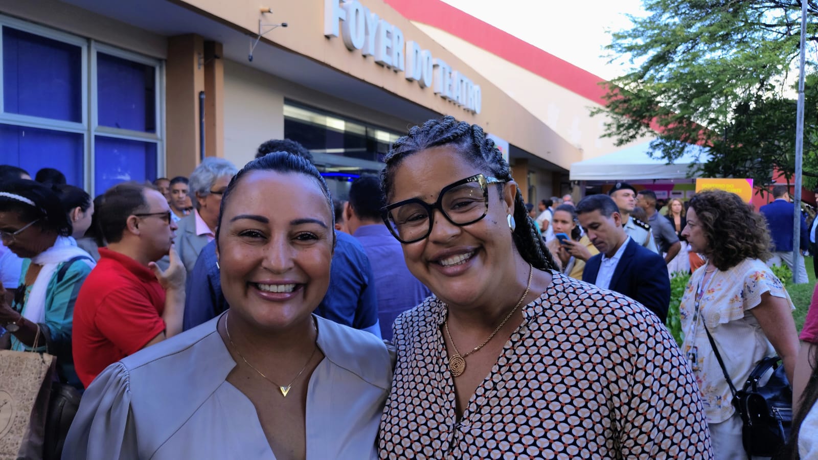 IMG-20250519-WA0503|Secretária e professora