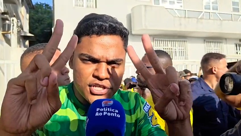 Sandro Filho convoca voto para Flávio Bolsonaro na caminhada da Barra