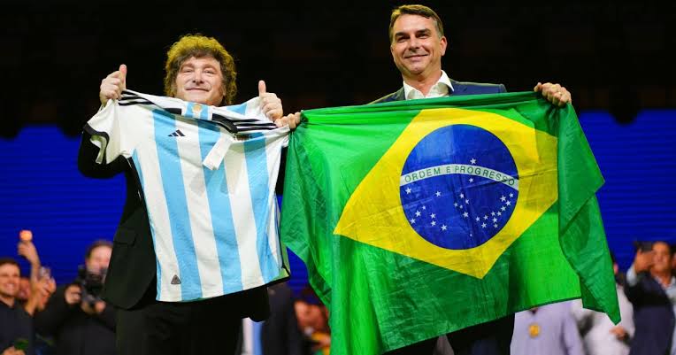 Avião ligado à suposta fuga de Flávio Bolsonaro não decola na Argentina